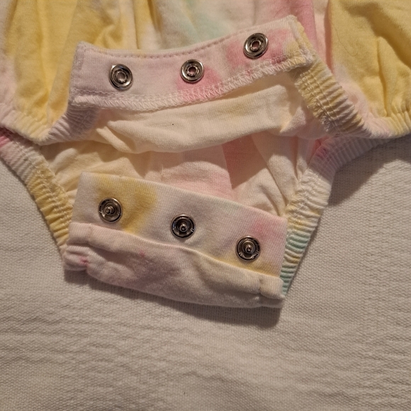 Old Navy girls pastel tye dyed romper 12-18 months - Picture 2 of 4